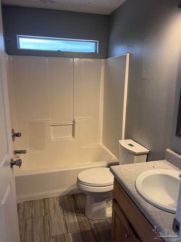 3041 N 17th Ave, Milton, FL 32583