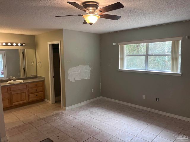 3041 N 17th Ave, Milton, FL 32583