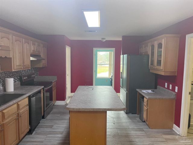 3041 N 17th Ave, Milton, FL 32583