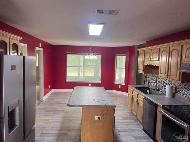 3041 N 17th Ave, Milton, FL 32583