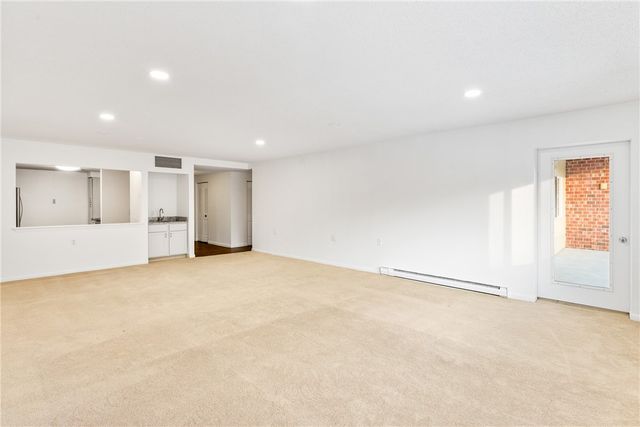 30 Argyle Avenue 112, East Providence, RI 02915