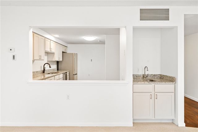 30 Argyle Avenue 112, East Providence, RI 02915