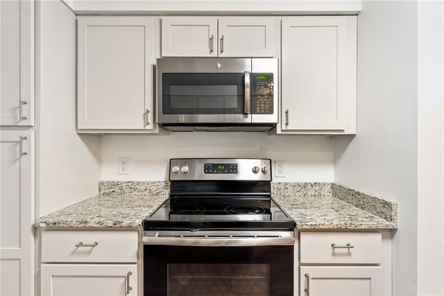 30 Argyle Avenue 112, East Providence, RI 02915