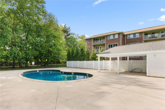 30 Argyle Avenue 112, East Providence, RI 02915