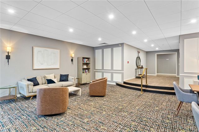 30 Argyle Avenue 112, East Providence, RI 02915