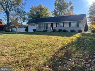 27 MAPLE AVE, Hatboro, PA 19040