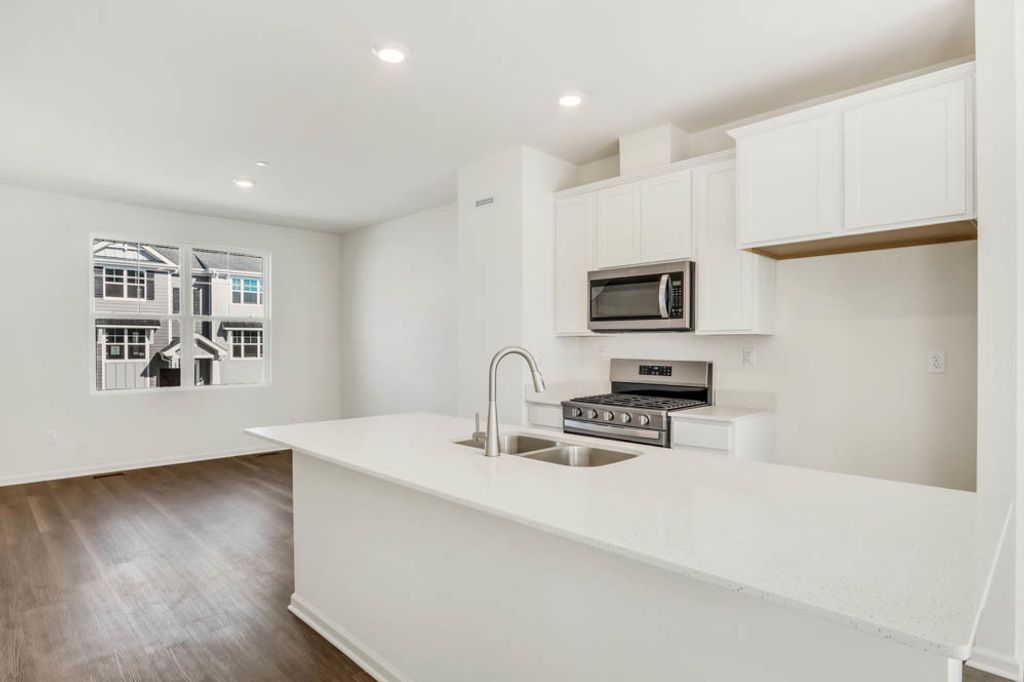 2042 Yellowstone Boulevard, Mundelein, IL 60060 — photo 4