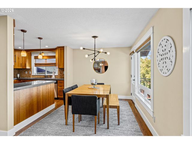 13921 Ne SISKIYOU Ct, Portland, OR 97230