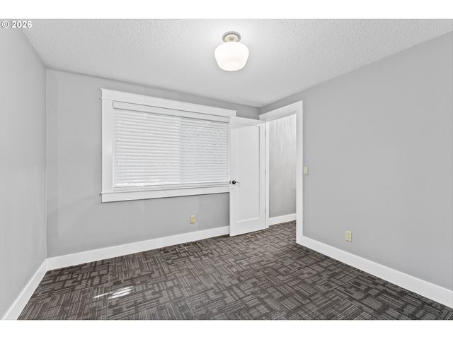 13921 Ne SISKIYOU Ct, Portland, OR 97230