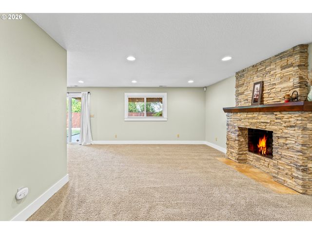 13921 Ne SISKIYOU Ct, Portland, OR 97230