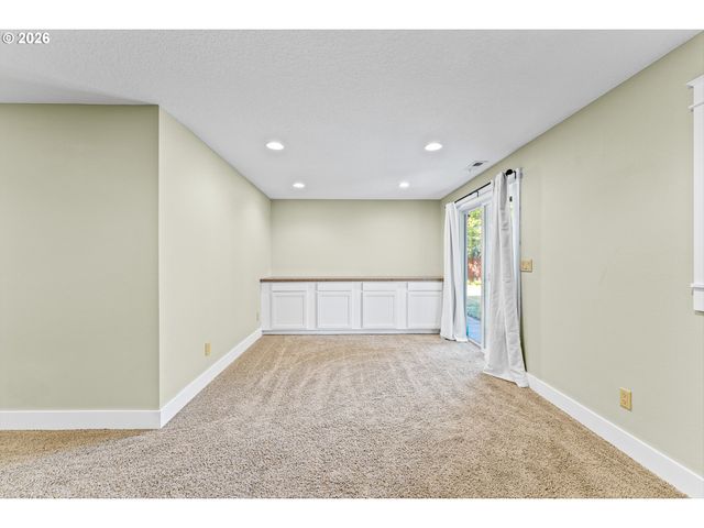 13921 Ne SISKIYOU Ct, Portland, OR 97230