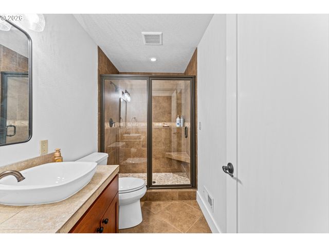 13921 Ne SISKIYOU Ct, Portland, OR 97230