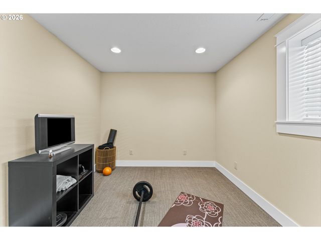 13921 Ne SISKIYOU Ct, Portland, OR 97230