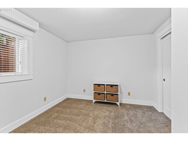13921 Ne SISKIYOU Ct, Portland, OR 97230