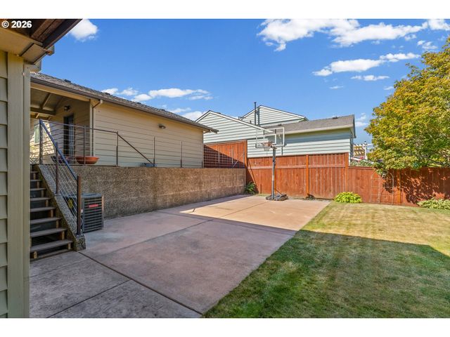 13921 Ne SISKIYOU Ct, Portland, OR 97230
