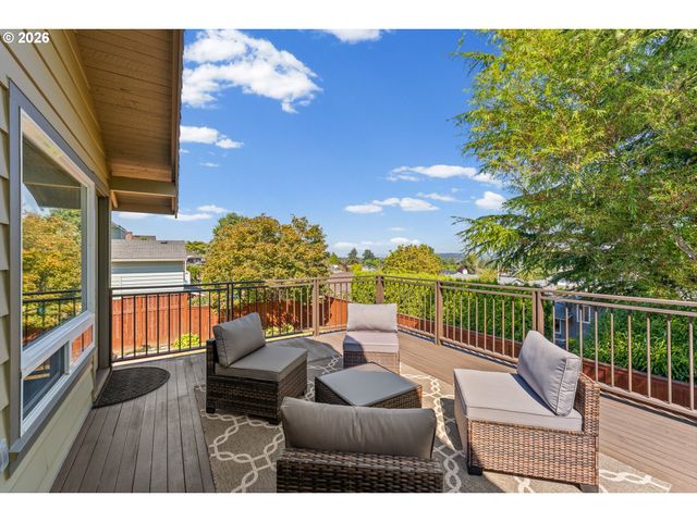 13921 Ne SISKIYOU Ct, Portland, OR 97230