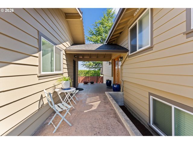 13921 Ne SISKIYOU Ct, Portland, OR 97230
