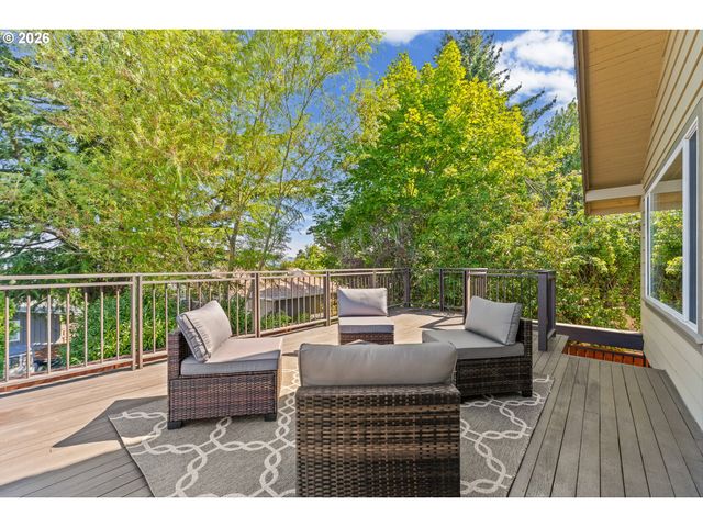 13921 Ne SISKIYOU Ct, Portland, OR 97230