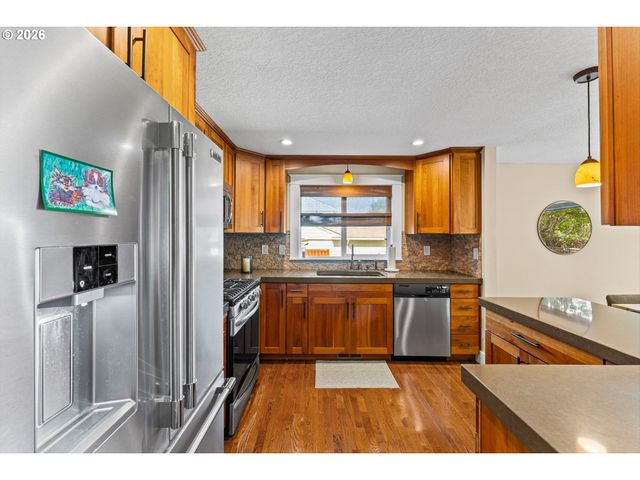 13921 Ne SISKIYOU Ct, Portland, OR 97230