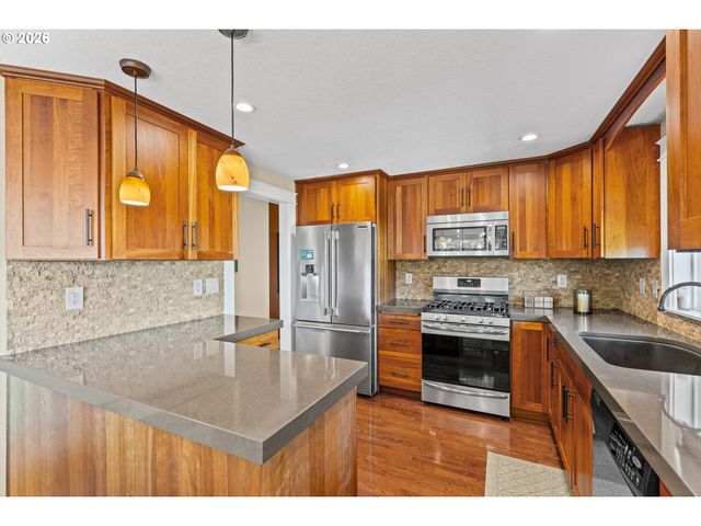 13921 Ne SISKIYOU Ct, Portland, OR 97230