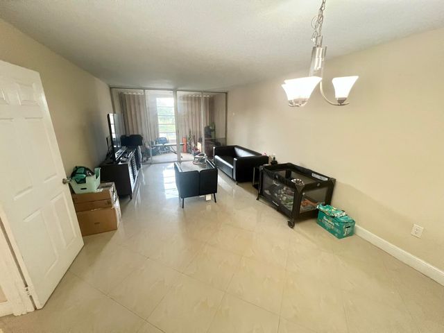 9430 Tangerine Place 202, Davie, FL 33324