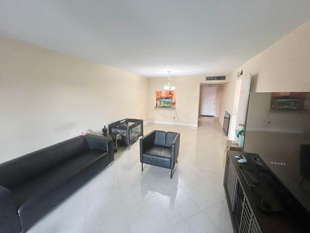 9430 Tangerine Place 202, Davie, FL 33324