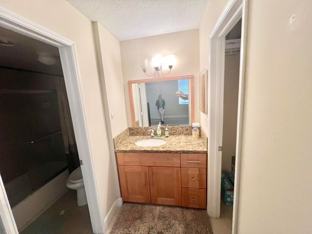 9430 Tangerine Place 202, Davie, FL 33324