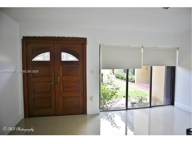 1990 Brickell Ave O, Miami, FL 33129