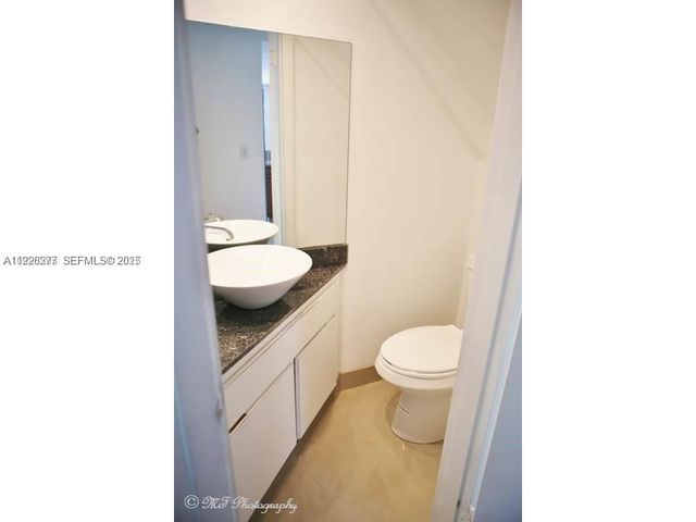 1990 Brickell Ave O, Miami, FL 33129