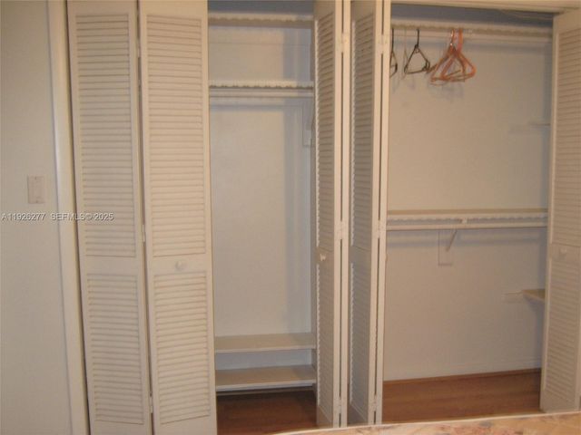 1990 Brickell Ave O, Miami, FL 33129