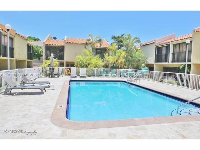 1990 Brickell Ave O, Miami, FL 33129