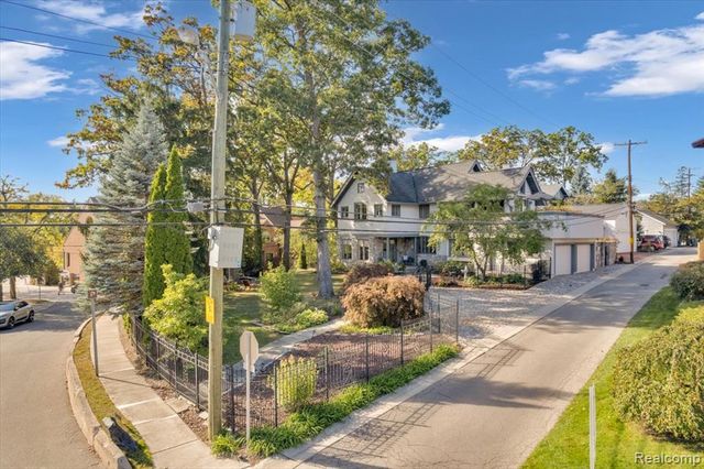 532 Brookside Avenue, Birmingham, MI 48009