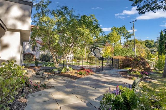 532 Brookside Avenue, Birmingham, MI 48009