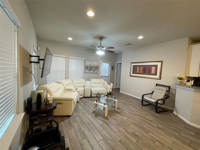 2304 S Lakeline BLVD 243, Cedar Park, TX 78613