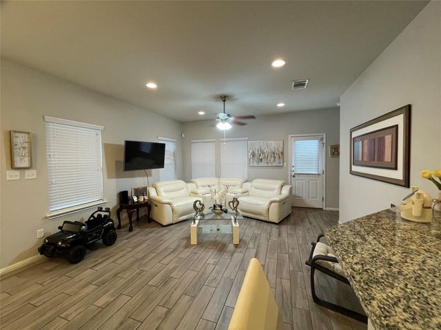 2304 S Lakeline BLVD 243, Cedar Park, TX 78613