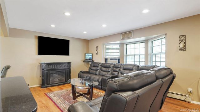 10 Maria Court, Holbrook, NY 11741