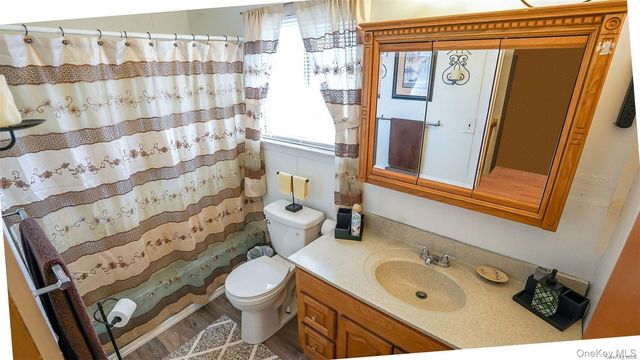 10 Maria Court, Holbrook, NY 11741