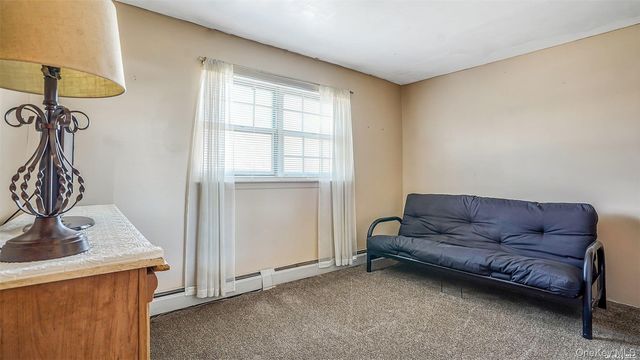 10 Maria Court, Holbrook, NY 11741