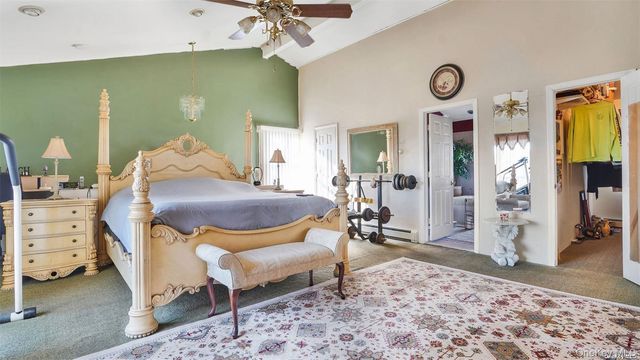 10 Maria Court, Holbrook, NY 11741