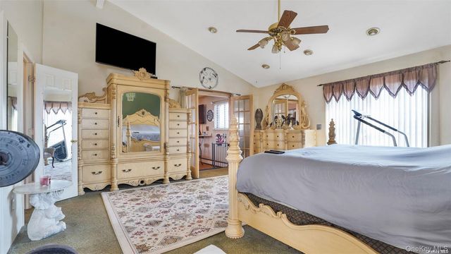 10 Maria Court, Holbrook, NY 11741