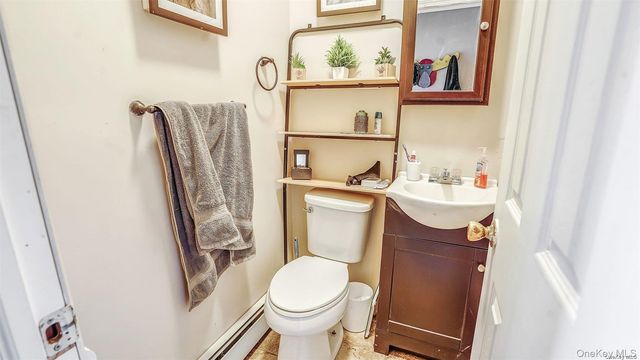 10 Maria Court, Holbrook, NY 11741