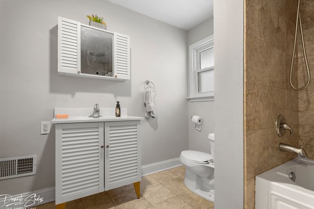 9741 Lonnquist Drive, Franklin Park, IL 60131