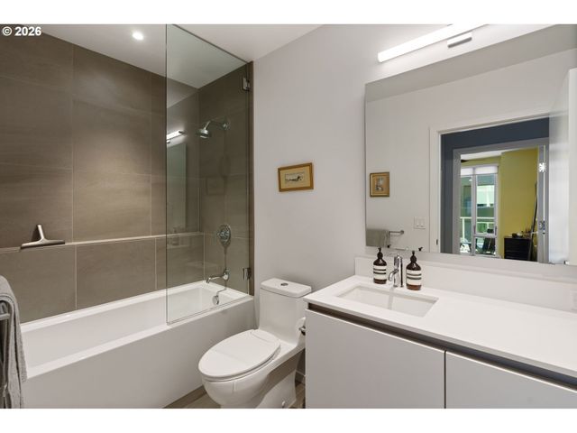1150 Nw QUIMBY St 426, Portland, OR 97209
