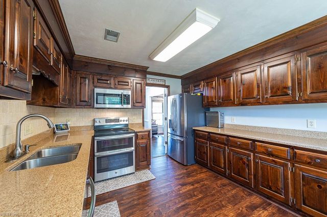 526 Wittington DR, Chesapeake, VA 23322