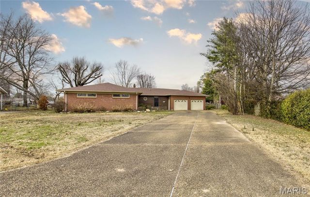 307 Circle Drive, Sikeston, MO 63801