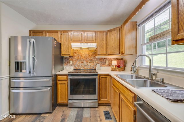 202 Grandview Street, Mount Carmel, TN 37645