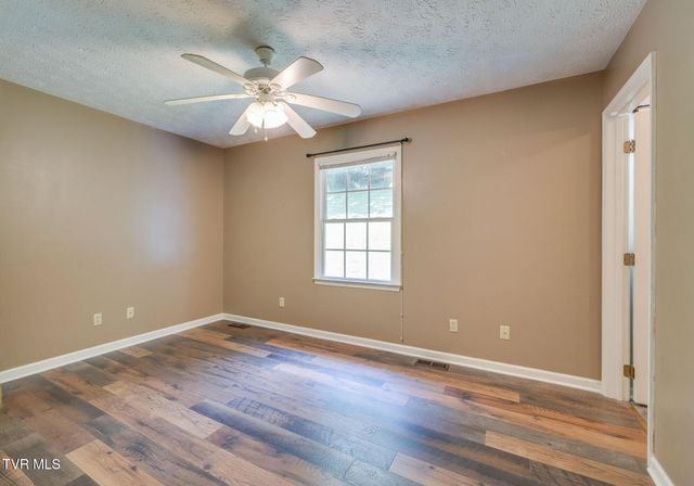 202 Grandview Street, Mount Carmel, TN 37645