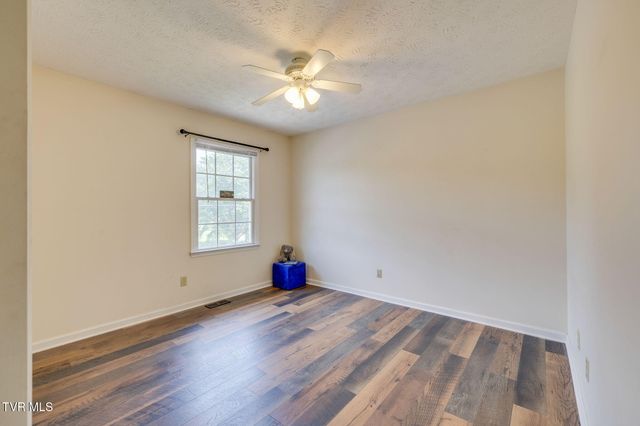 202 Grandview Street, Mount Carmel, TN 37645