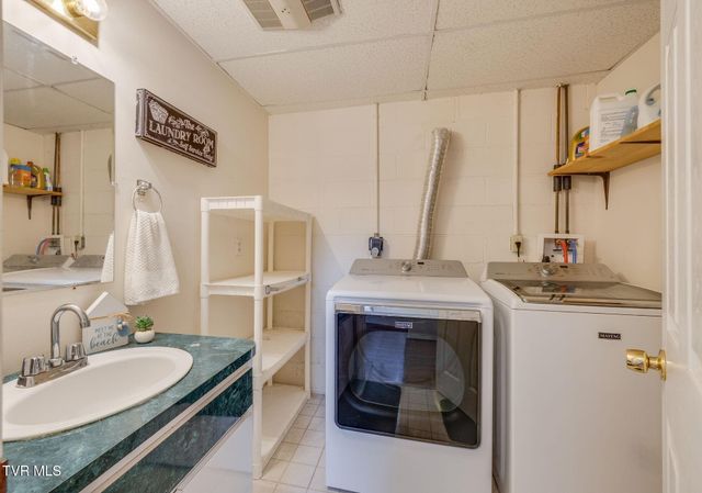 202 Grandview Street, Mount Carmel, TN 37645