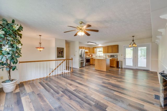202 Grandview Street, Mount Carmel, TN 37645